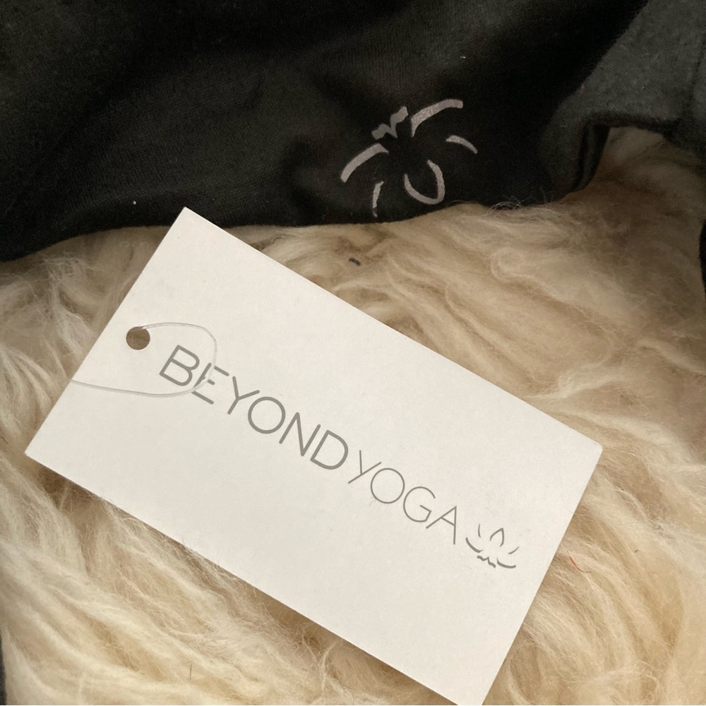 Beyond Yoga Hidden Pocket Infinity Loop Circle Wrap Scarf New with tag. - Picture 5 of 8